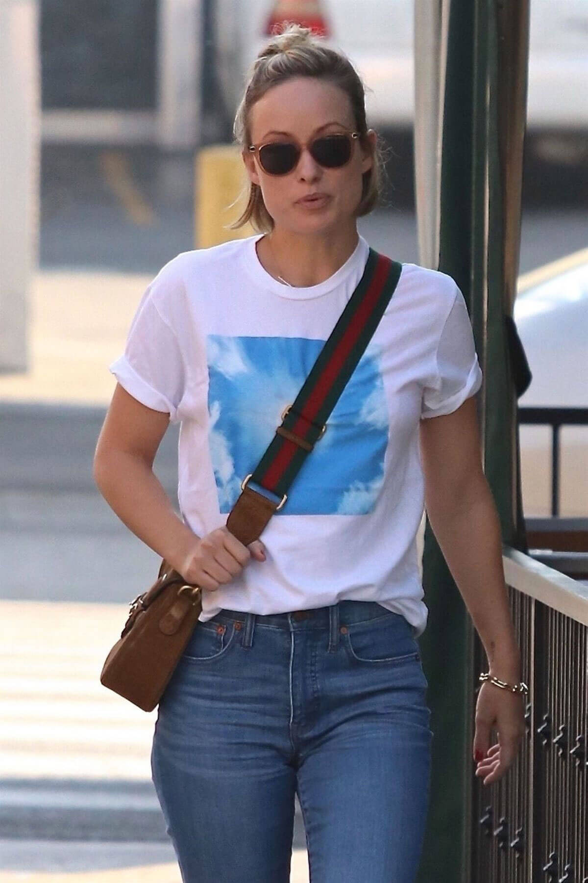 Olivia Wilde Stills in Jeans Out in Los Angeles 2018/02/05
