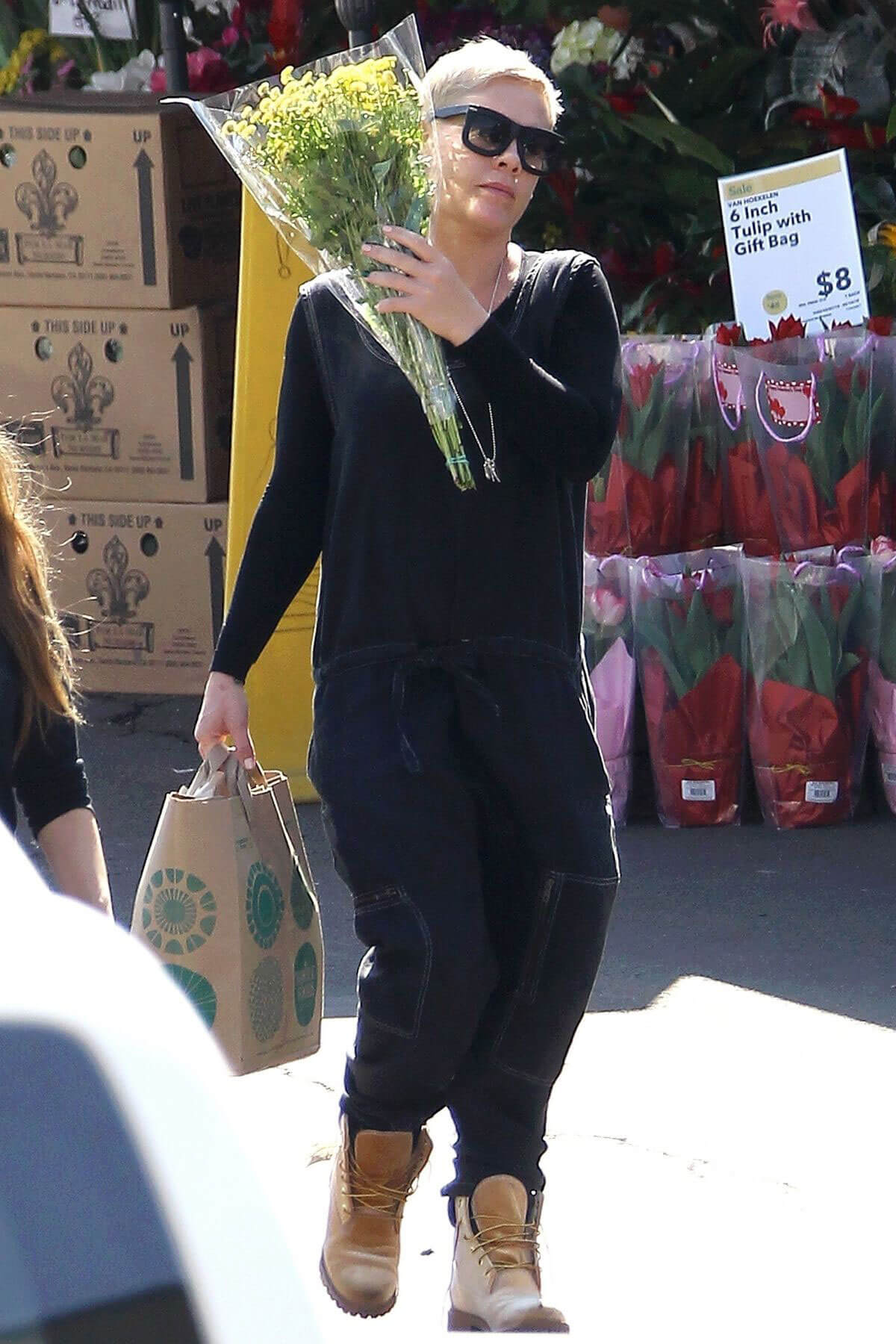 Pink Stills Shopping at Whole Foods in Brentwood 2018/02/09