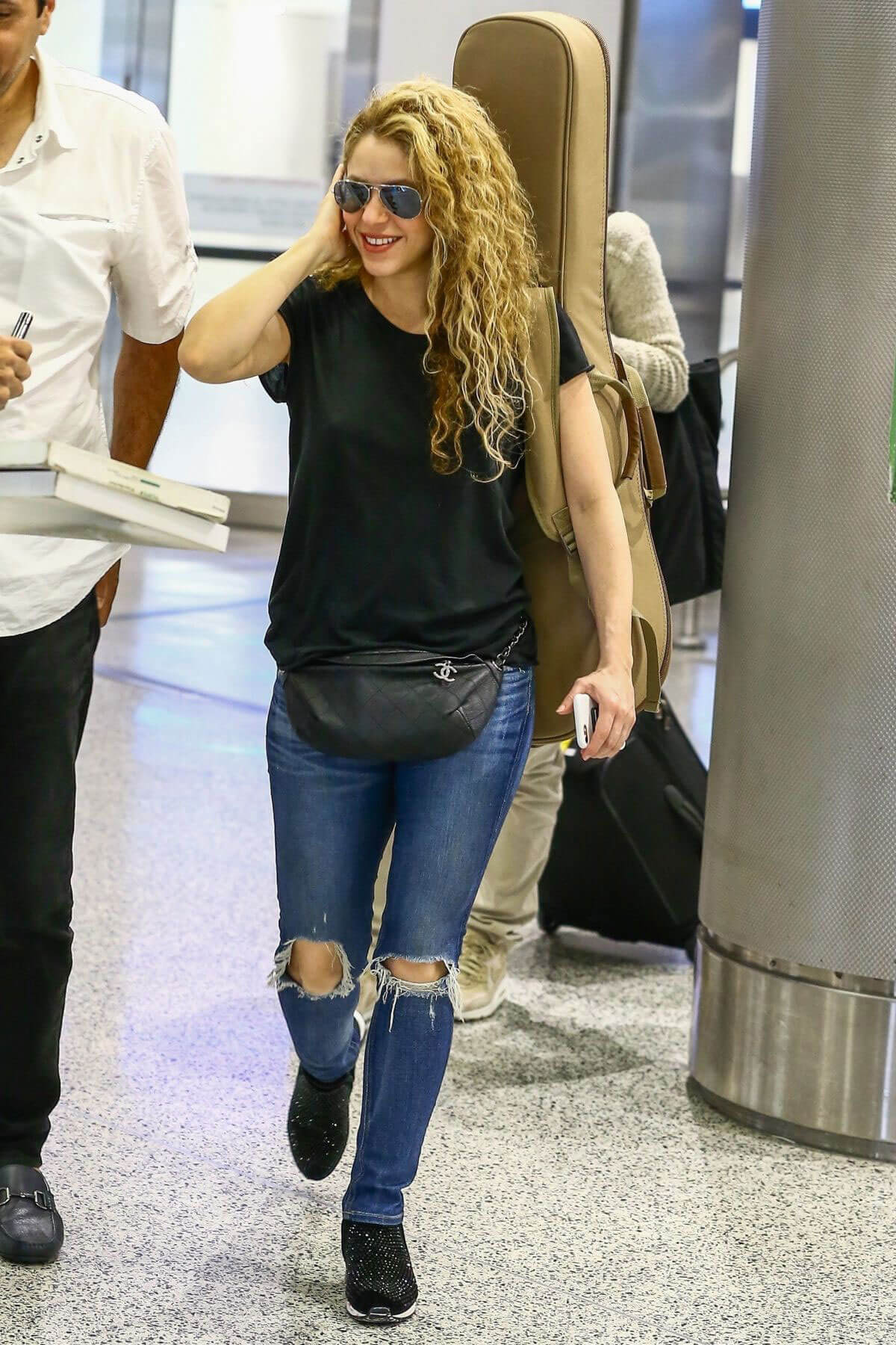 Shakira Stills Arrives at Airport in Miami 2018/03/07