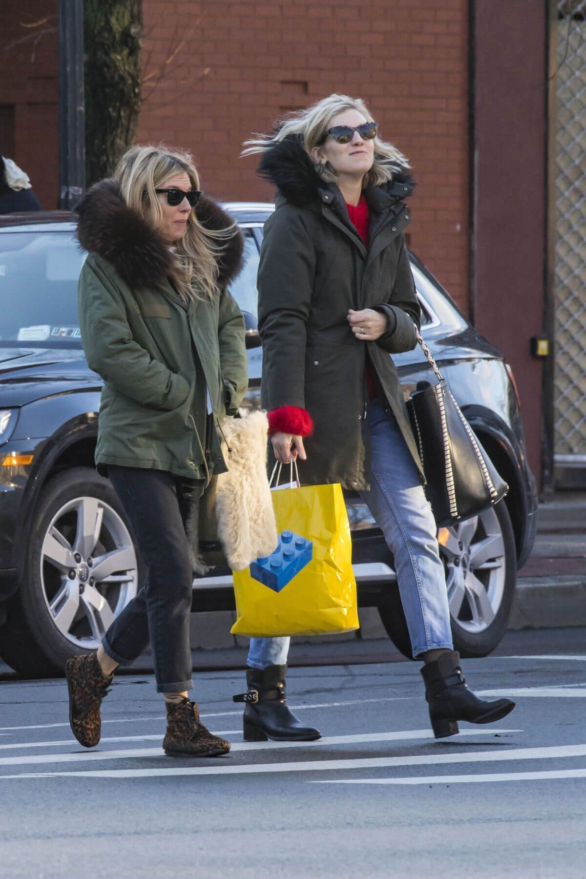 Sienna Miller Stills Out Shopping in New York 2018/02/05