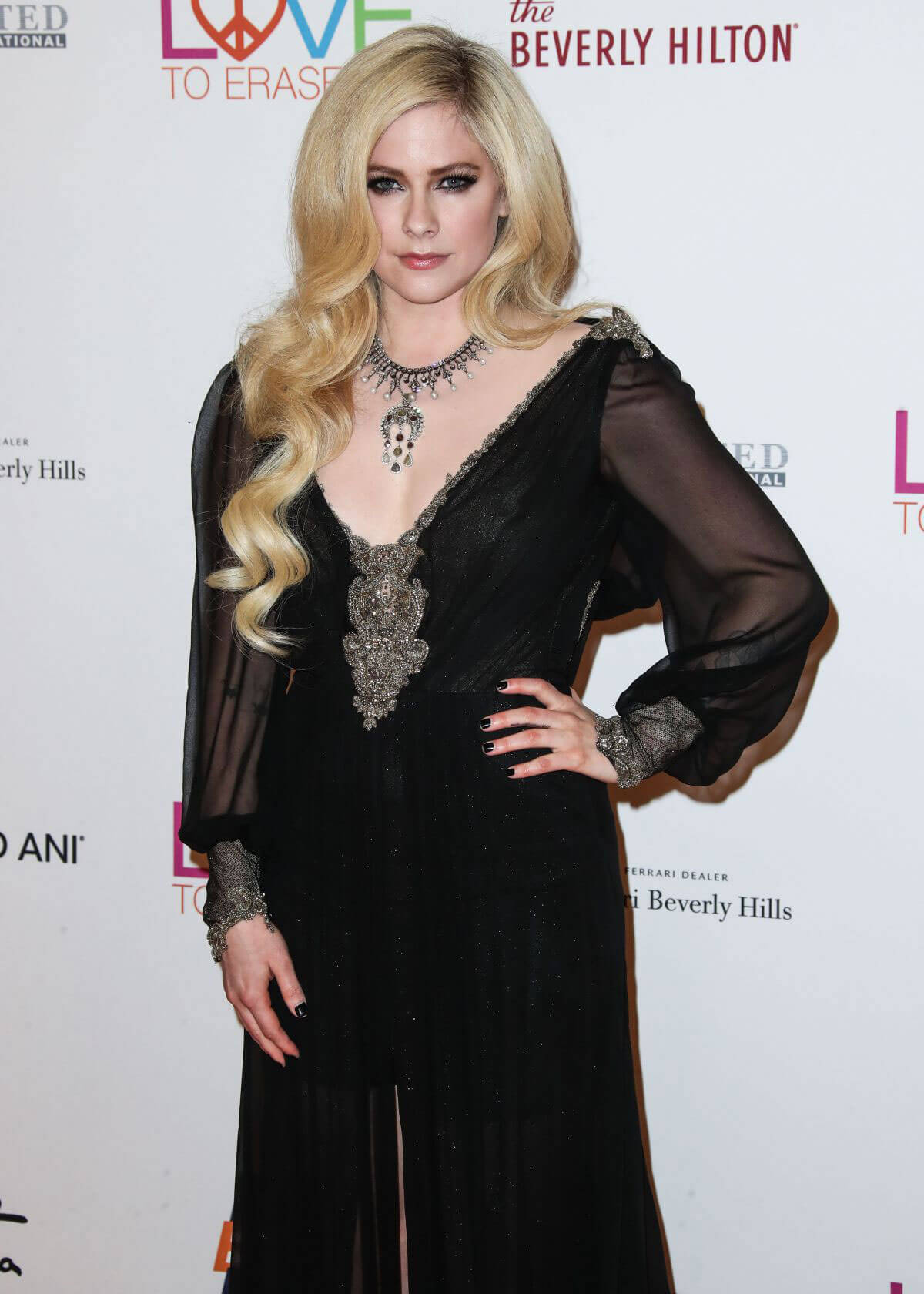 Avril Lavigne Stills at Race to Erase MS Gala 2018 in Los Angeles 2018/04/20