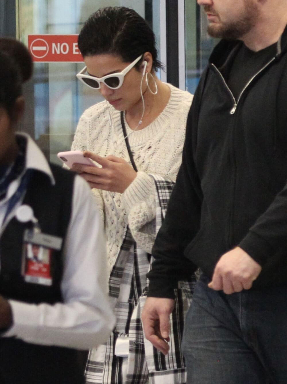 Halsey Stills Arrives at Airport in Sydney 2018/04/22