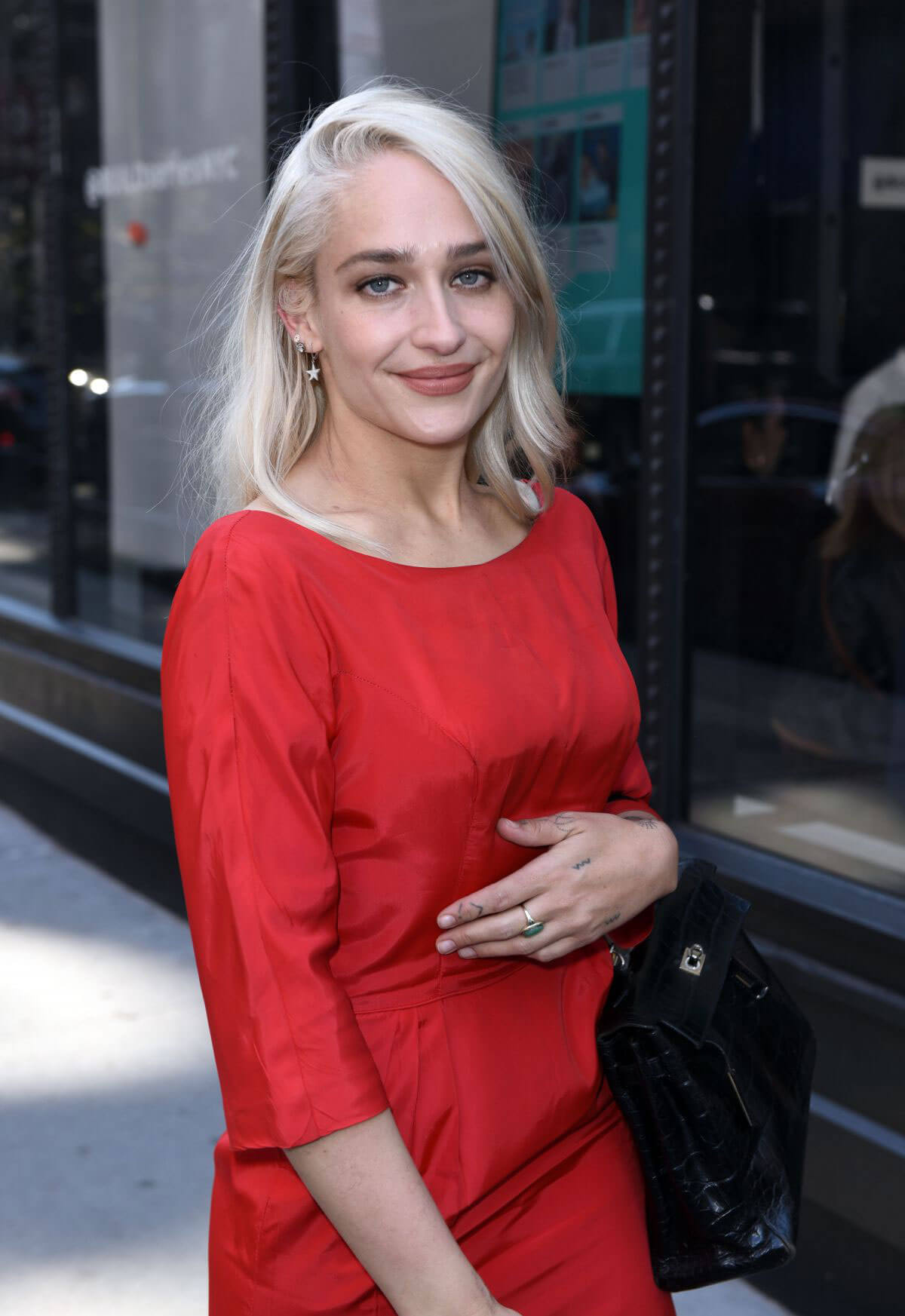 Lola Kirke, Jemima Kirke and Emma Forrest Stills Out in New York 2018/04/20