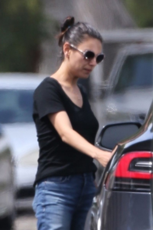 Mila Kunis Stills Out and About in Los Angeles 2018/04/06 1