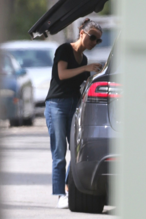 Mila Kunis Stills Out and About in Los Angeles 2018/04/06 4