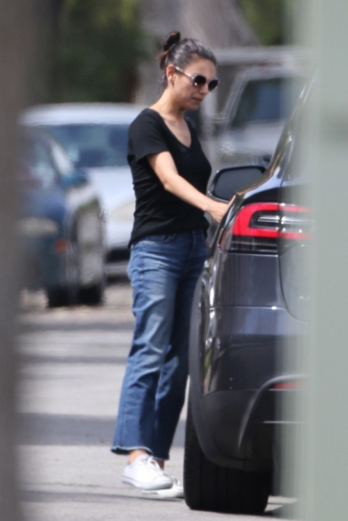 Mila Kunis Stills Out and About in Los Angeles 2018/04/06 7