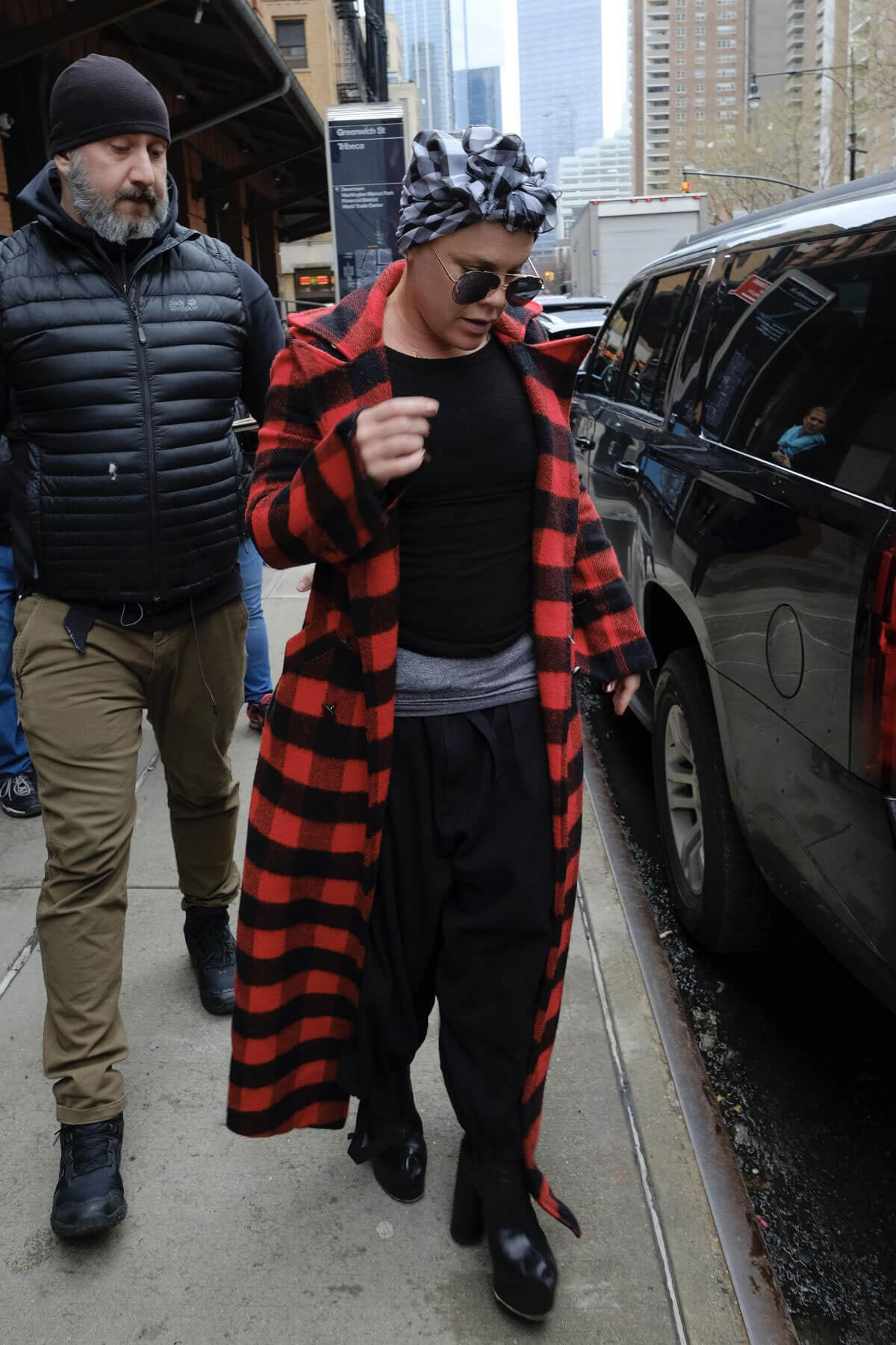 Pink Stills Leaves Her Hotel in New York 2018/04/04