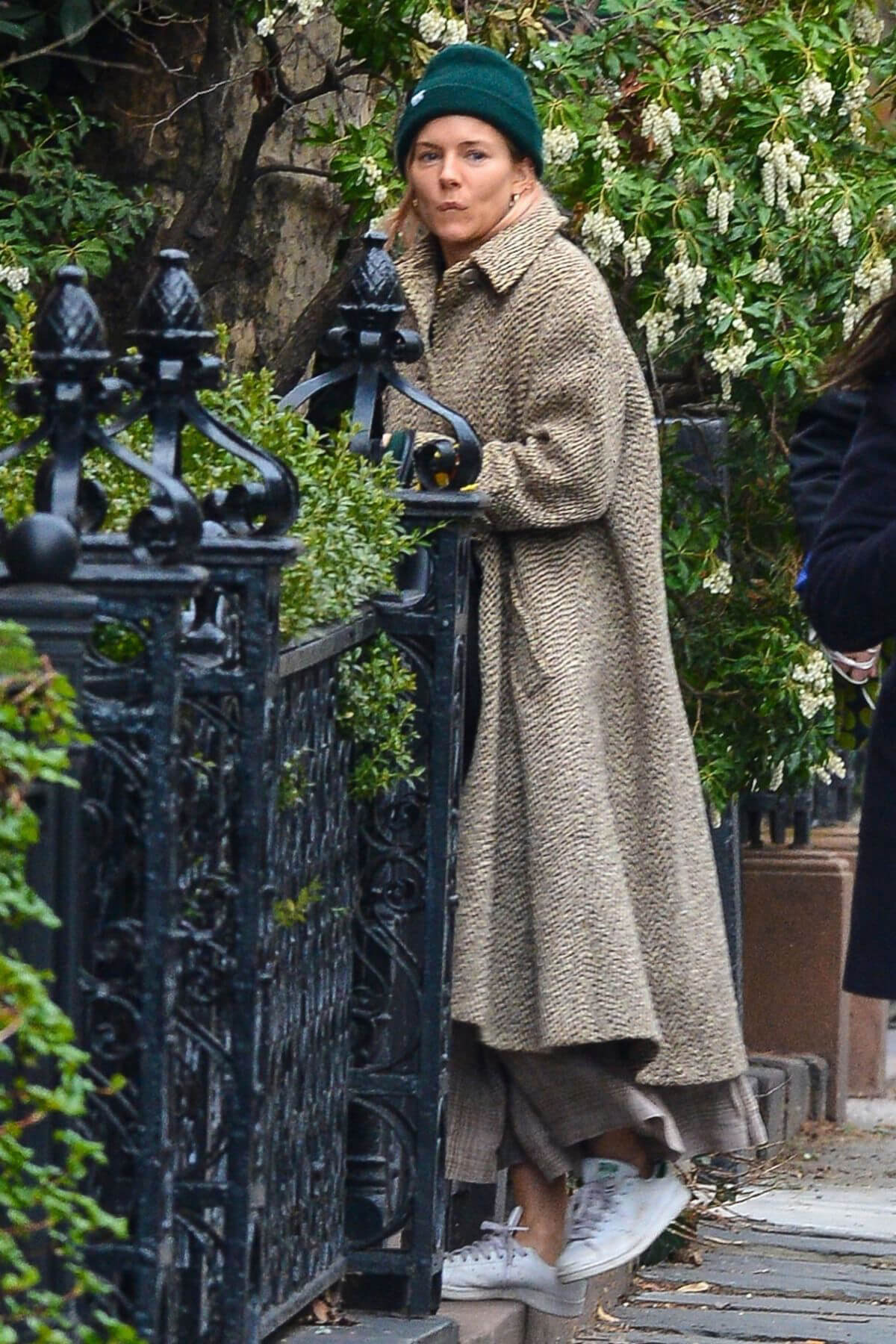 Sienna Miller Stills Leaves Bowery Hotel in New York 2018/04/19