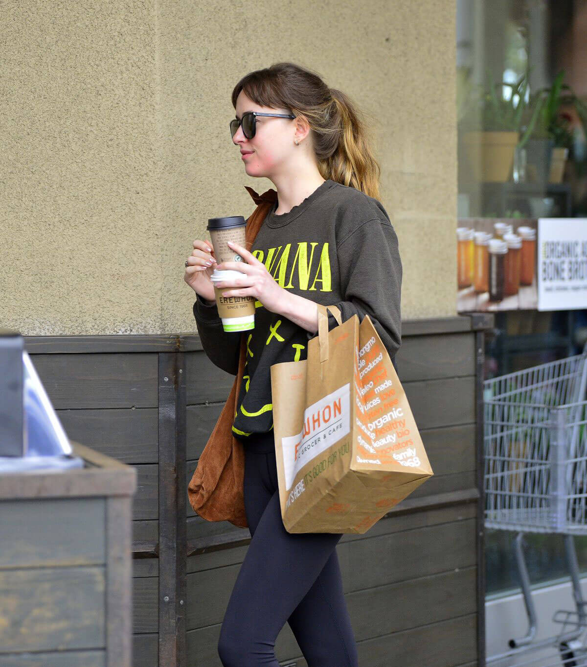 Dakota Johnson and Blake Lee Stills Out Shopping in Los Angeles 2018/05/14