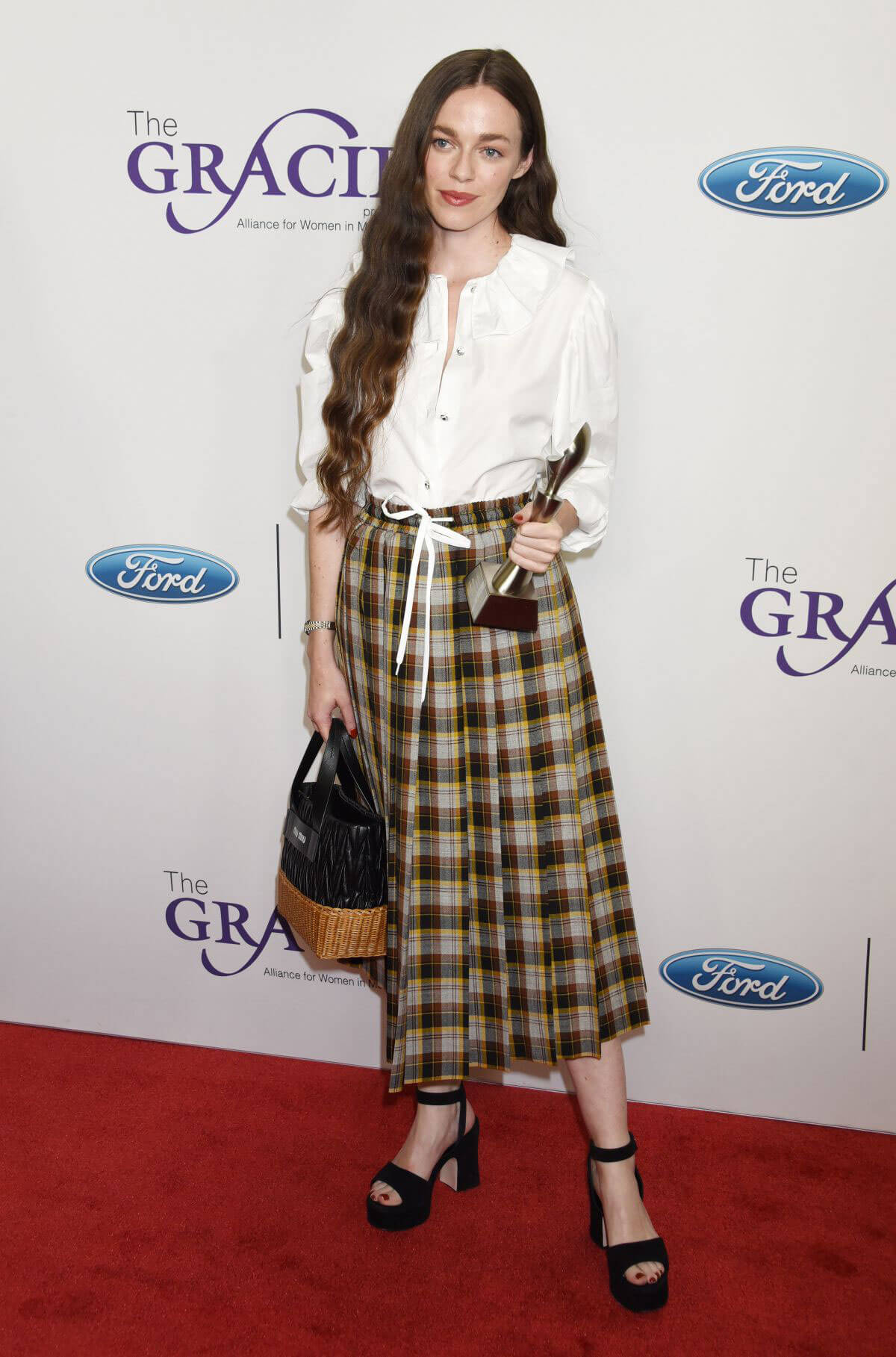 Hailey Gates Stills at 2018 Gracie Awards Gala in Beverly Hills 2018/05/22