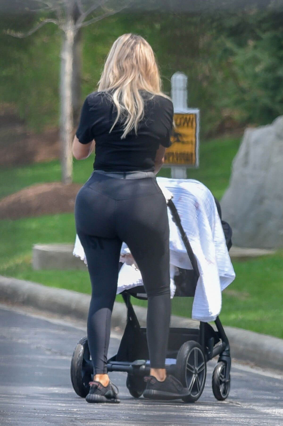Khloe Kardashian Stills Out in Cleveland 2018/05/06