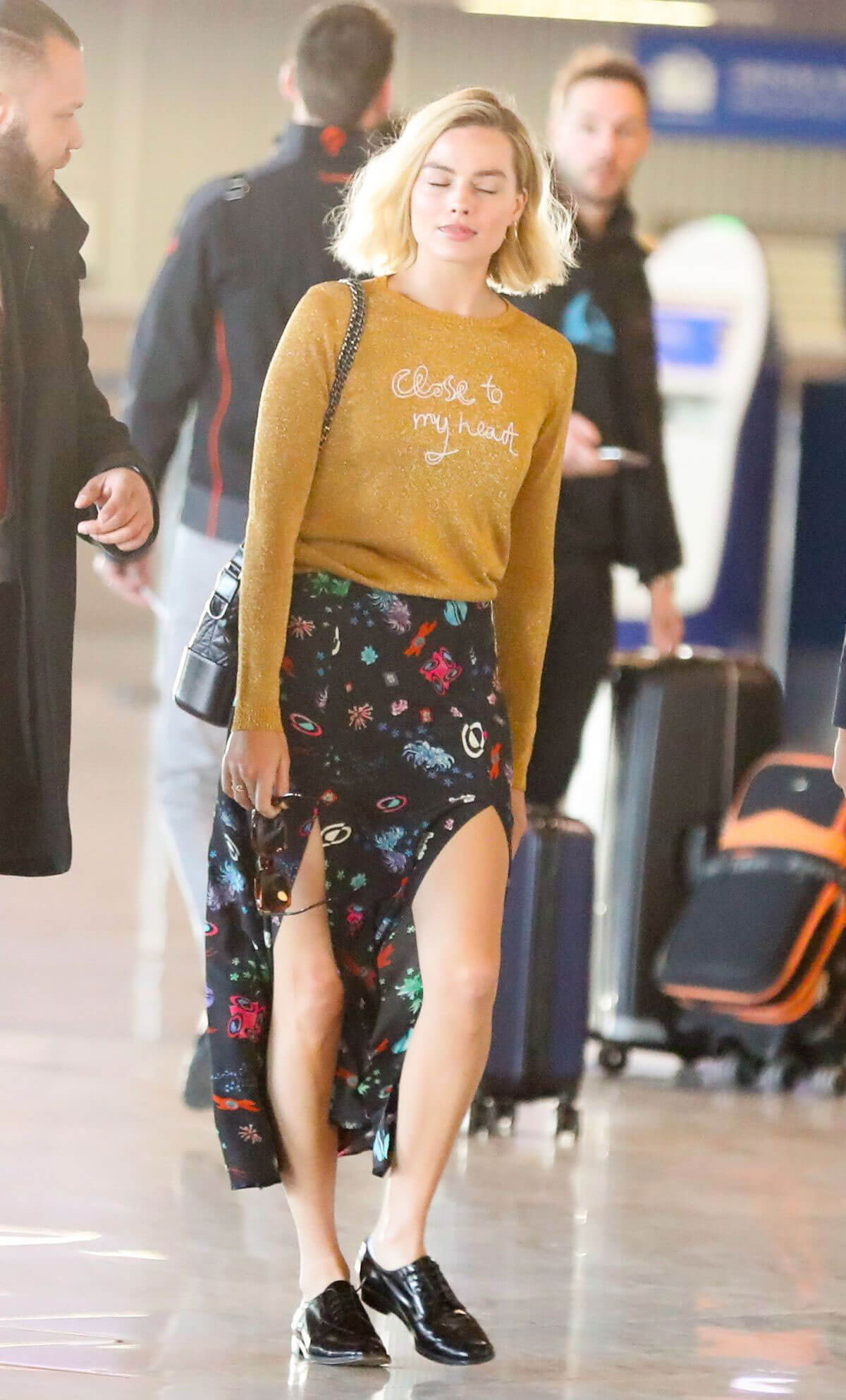 Margot Robbie Stills at Charles-de-Gaulle airport in Paris 2018/05/06
