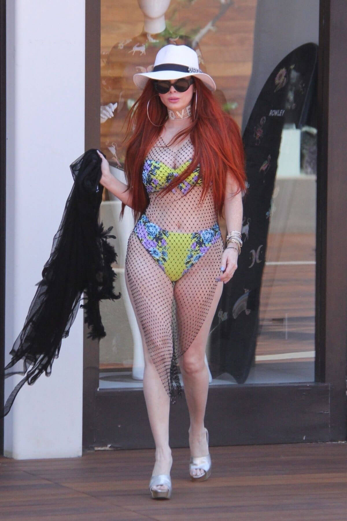 Phoebe Price Out and About in Malibu 2018/05/27