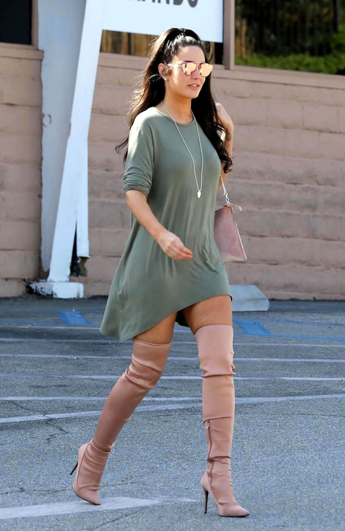 Tulisa Contostavlos Stills at a Bar in Los Angeles 2018/05/22