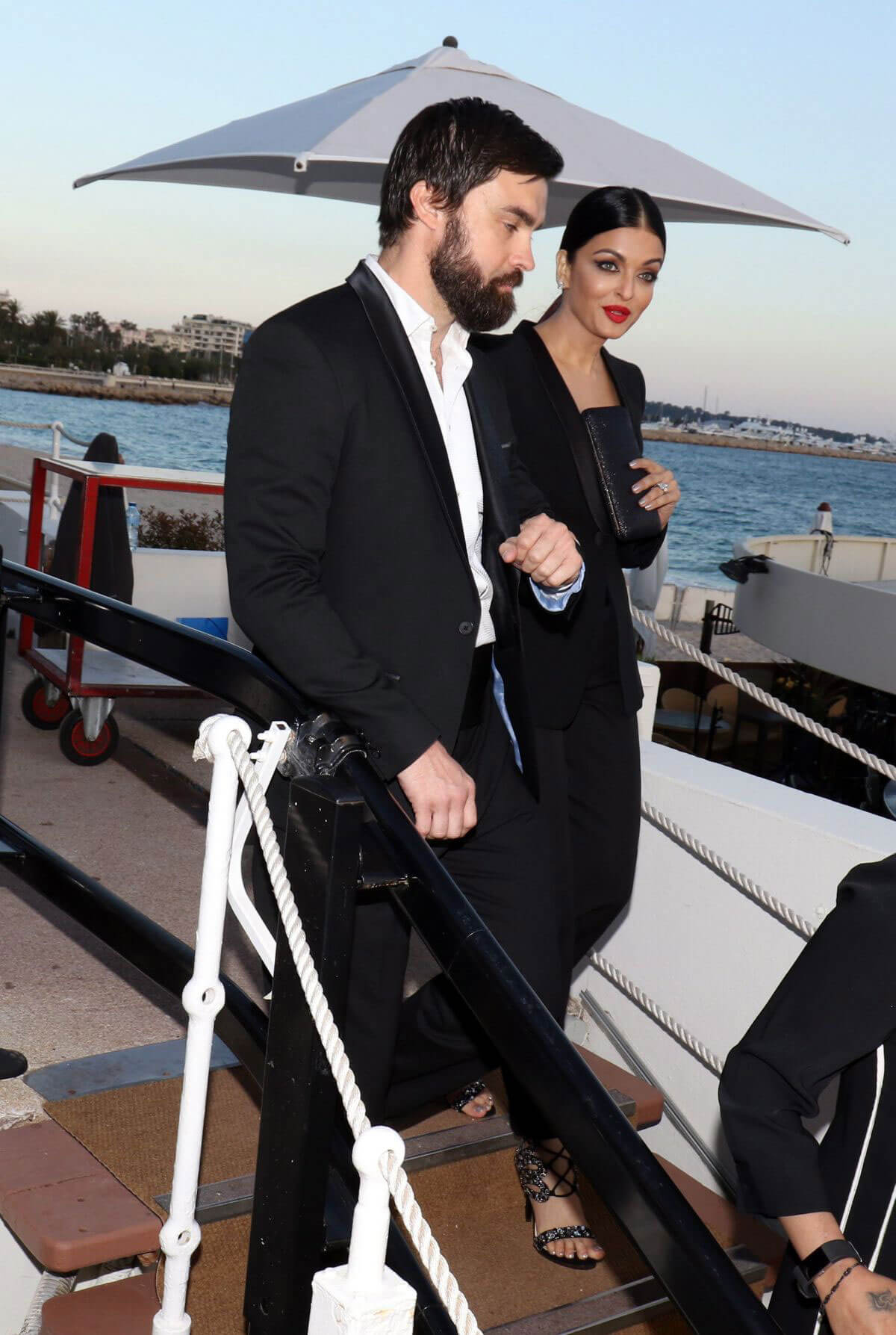 Aishwarya Rai Out in Cannes 2018/05/12