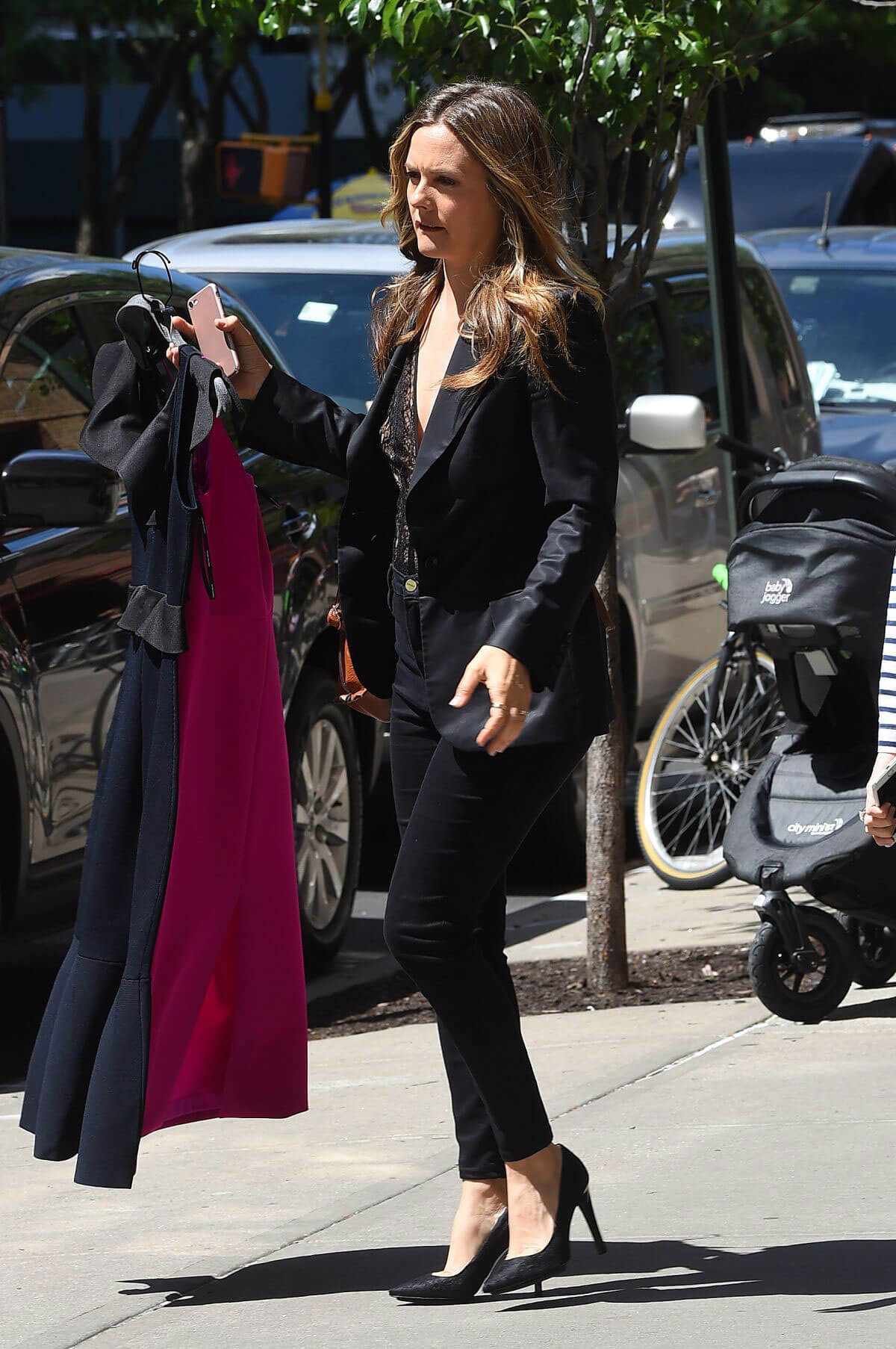 Alicia Silverstone Out and About in New York 2018/06/11