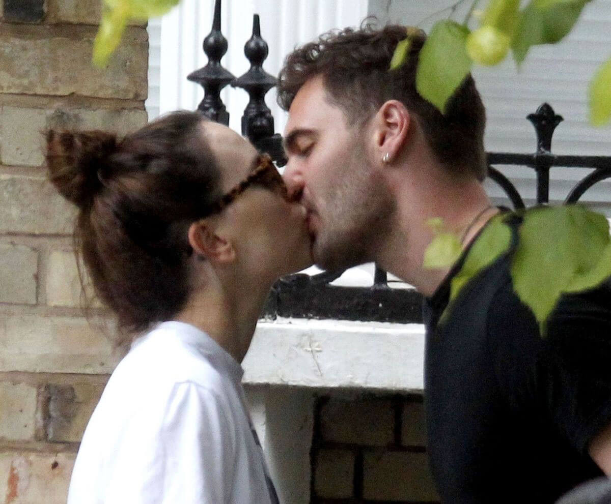 Daisy Ridley and Tom Bateman Stills Out Kissing in London 2018/06/08