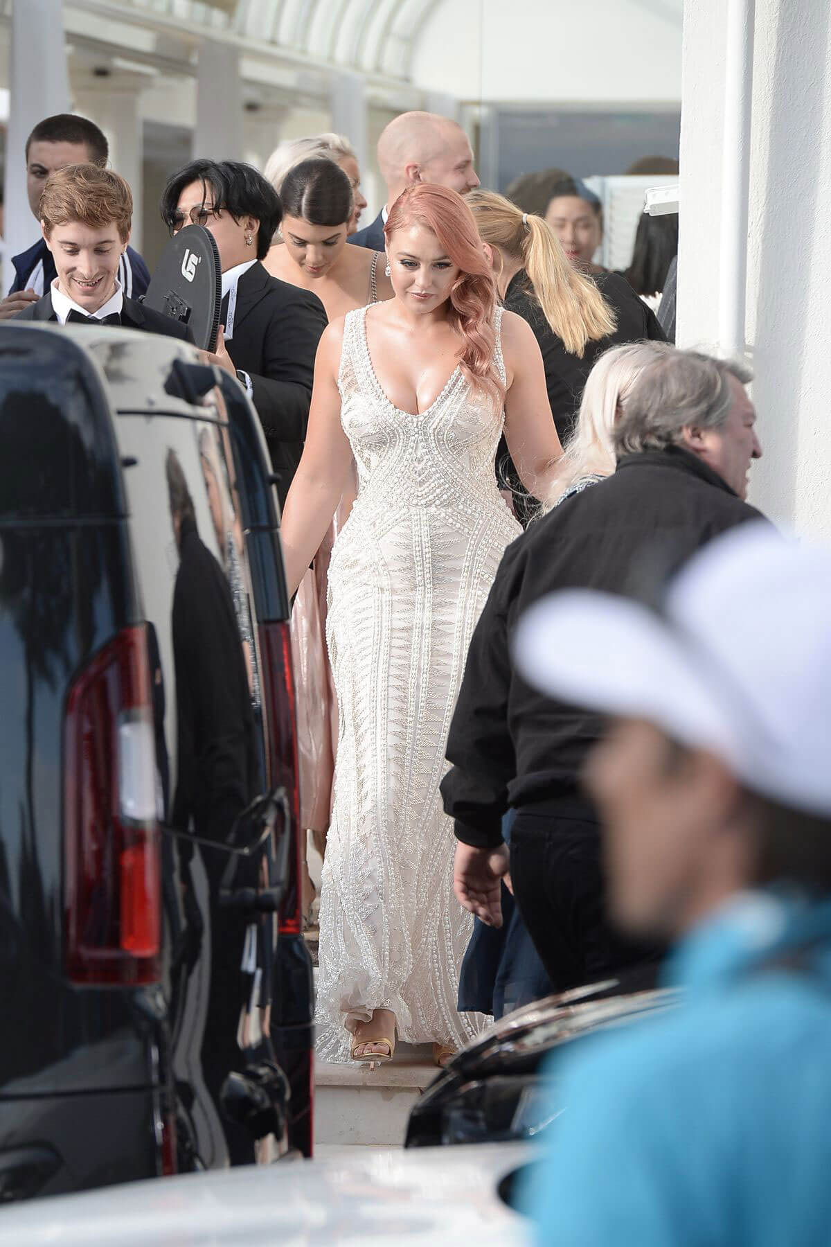 Iskra Lawrence Out in Cannes 2018/05/13