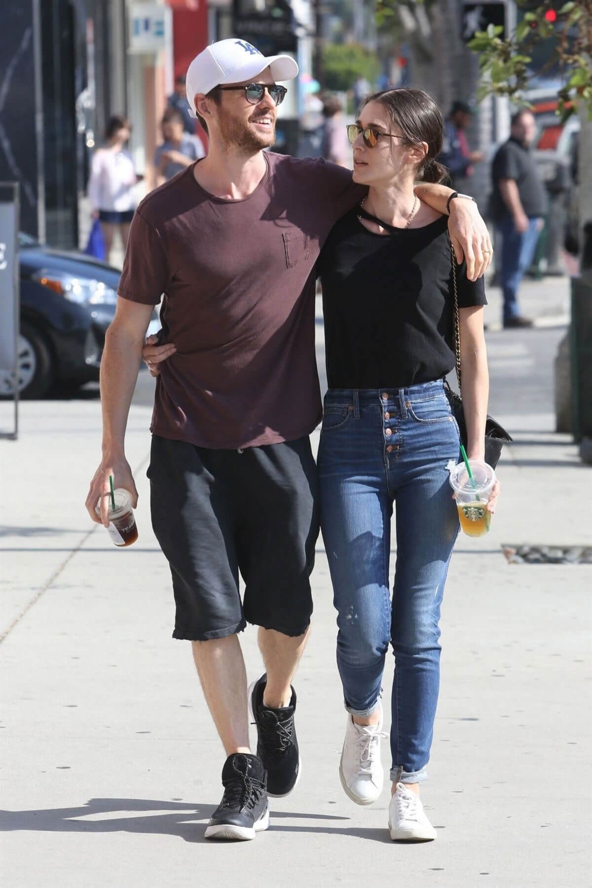 Lizzy Caplan and Tom Riley Out Shopping in Beverly Hills 2018/06/20