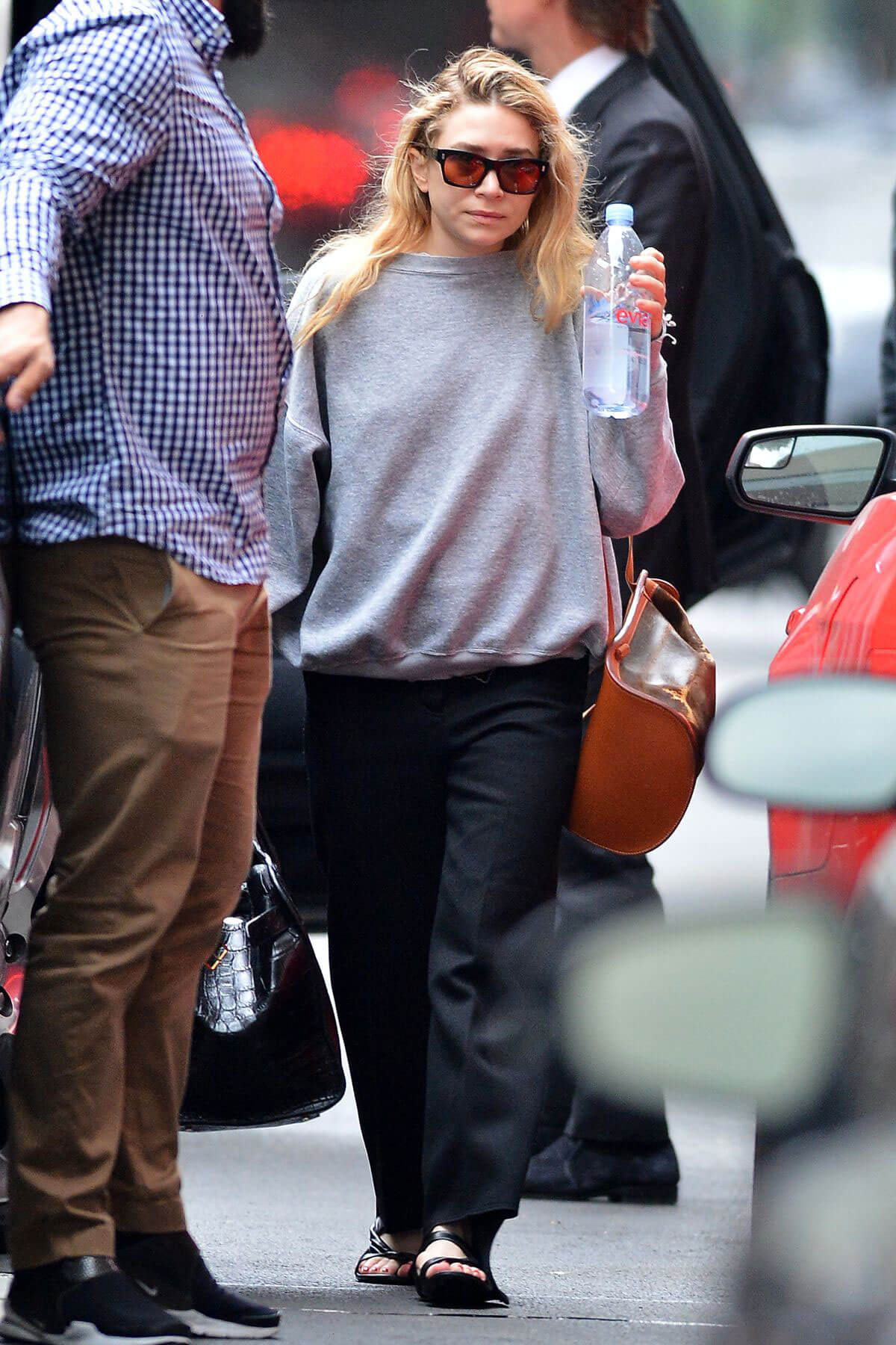 Mary-Kate Olsen and Ashley Olsen Out in New York 2018/06/06