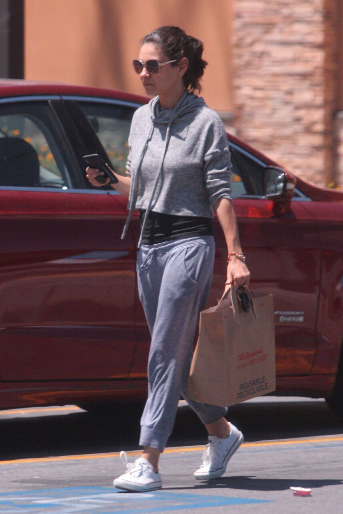 Mila Kunis Shopping at Walgreens in Los Angeles 2018/06/11