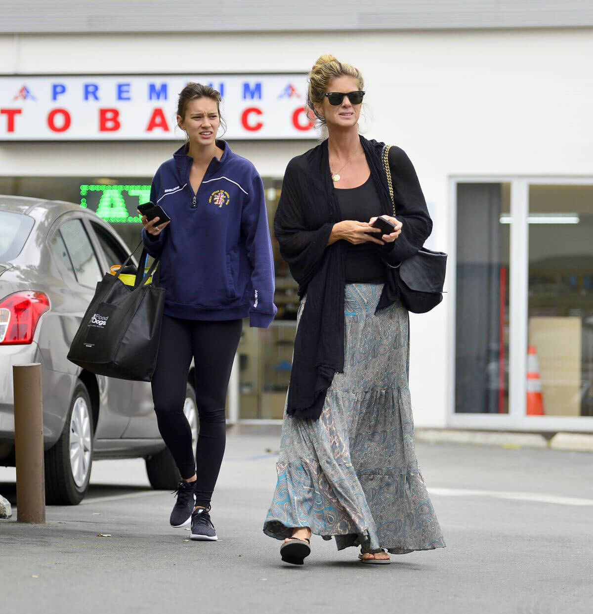 Rachel Hunter and Renee Hunter Out for Lunch in Los Angeles 2018/05/30
