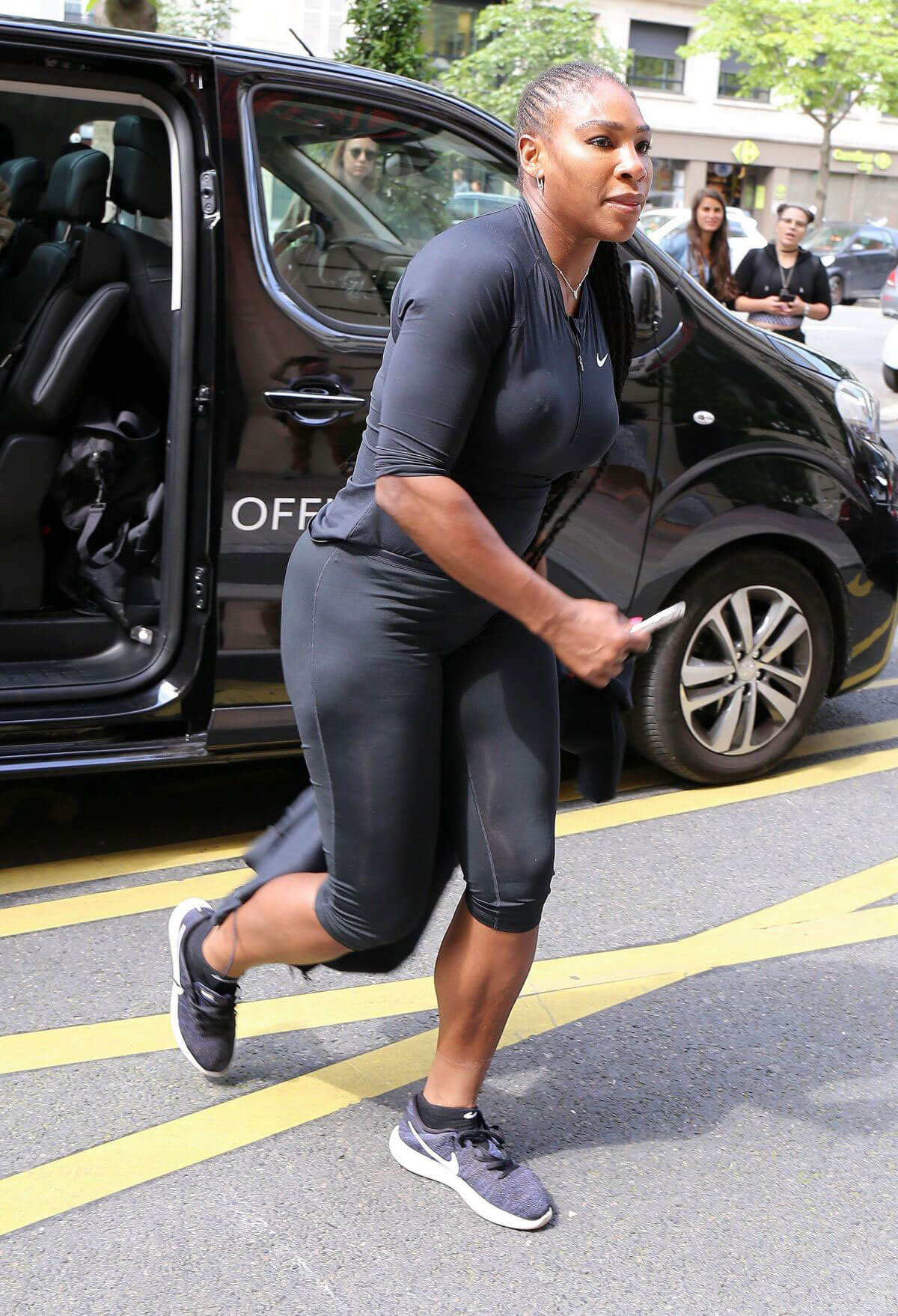 Serena Williams Arrives at Royal Monceau Hotel in Paris 2018/06/04