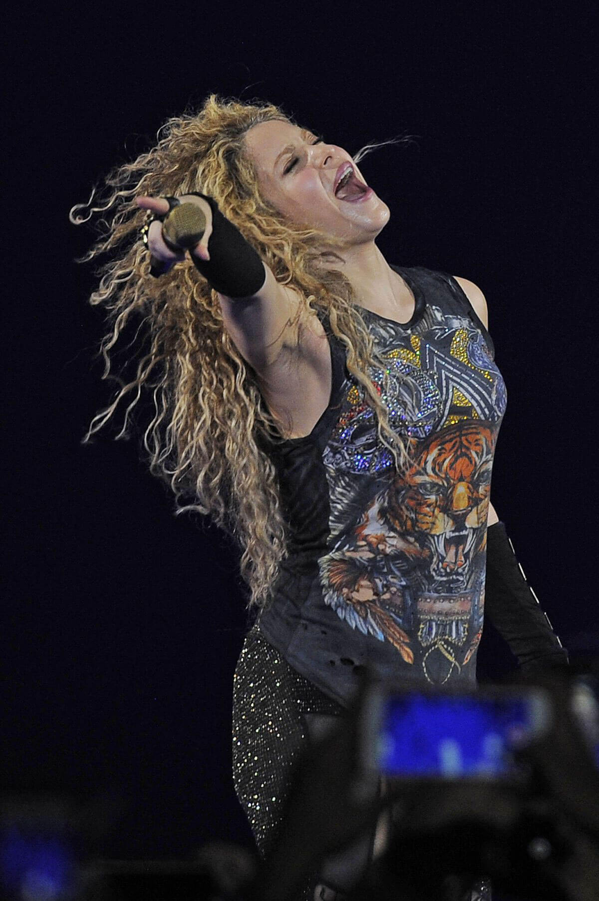 Shakira Performs at O2 Arena in London 2018/06/11