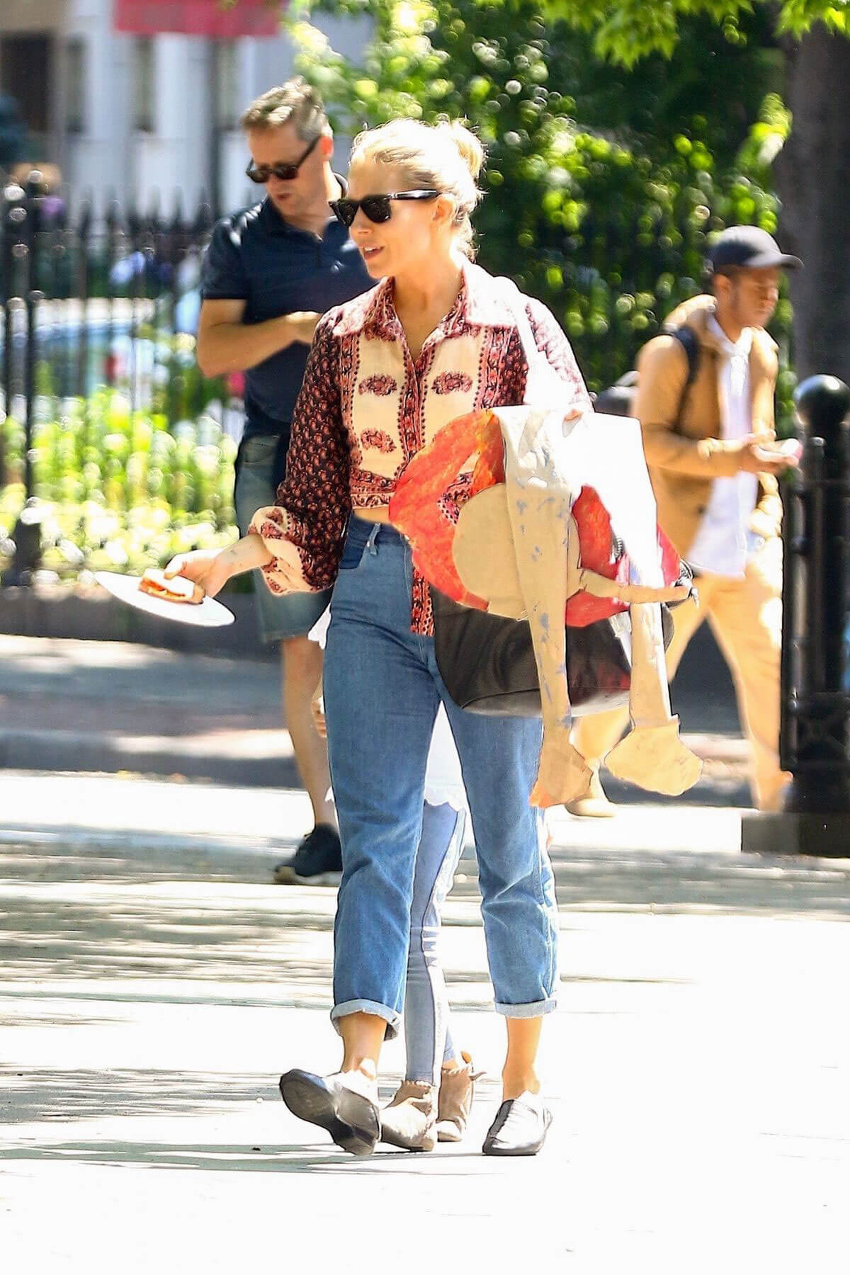 Sienna Miller Out and About in New York 2018/05/30