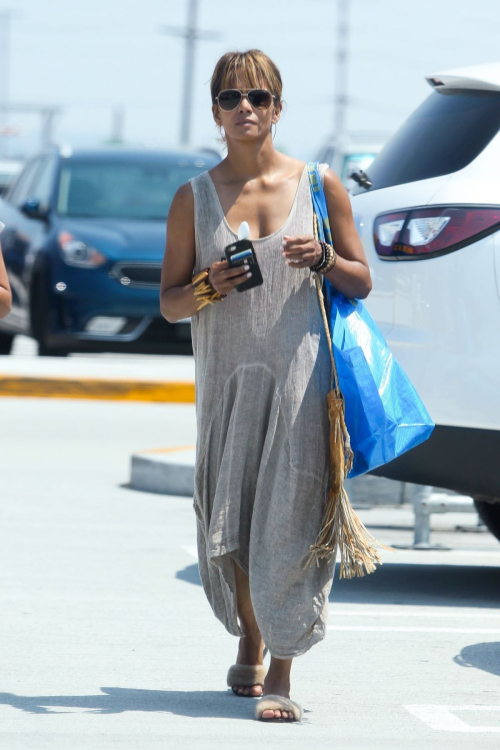 Halle Berry Shopping at Ikea in Burbank 2018/07/28