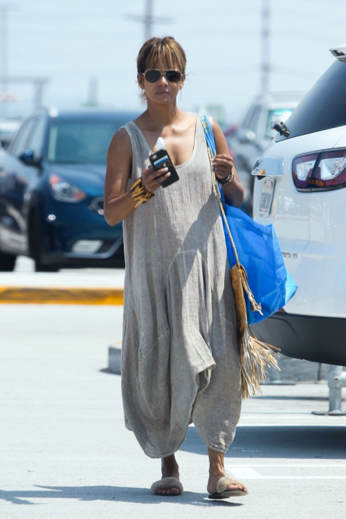 Halle Berry Shopping at Ikea in Burbank 2018/07/28 3