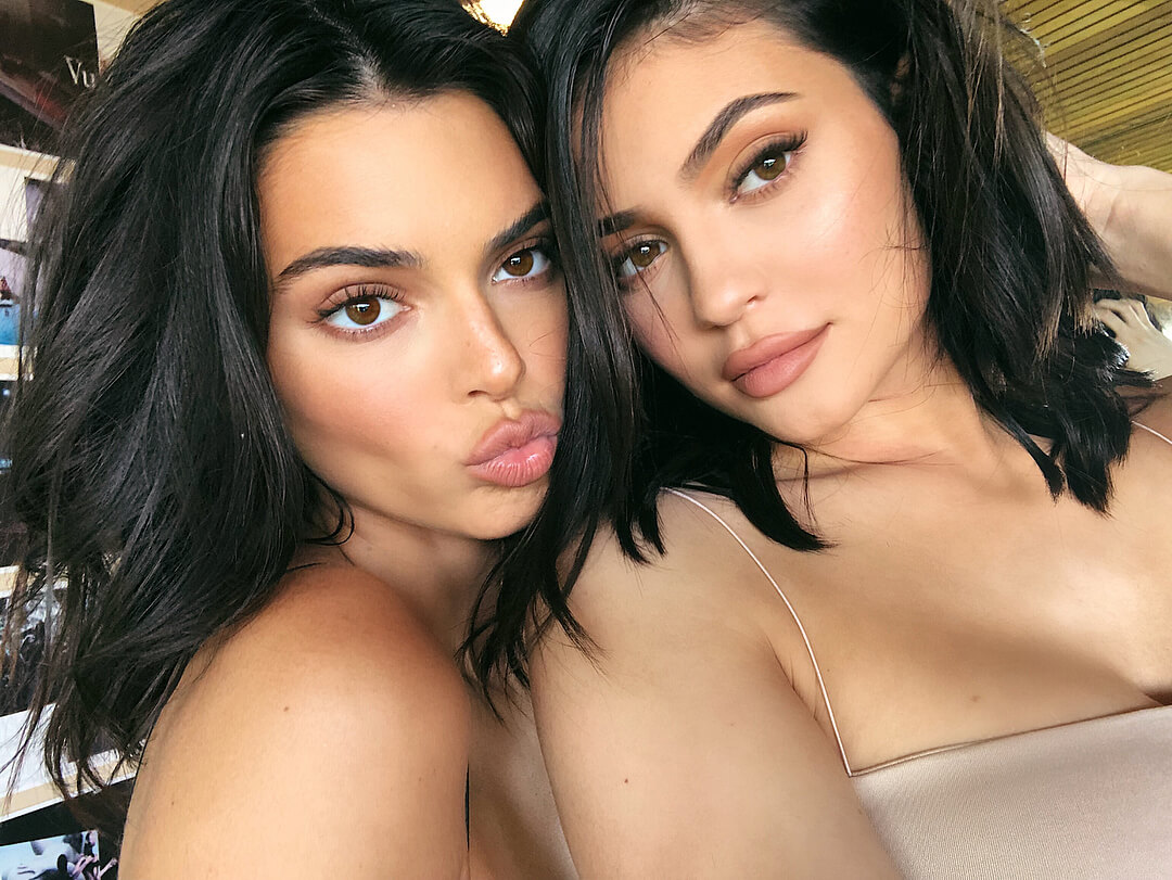 Kendall and Kylie Jenner Put The Instagram On Fire By Sharing Their Twin Selfies Kendall and Kylie Jenner Put The Instagram On Fire By Sharing Their Twin Selfies