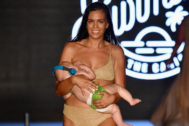Mara Martin Bought A New Fashion To The Ramp By Breastfeeding Her 5-Month Old Baby Girl Mara Martin Bought A New Fashion To The Ramp By Breastfeeding Her 5-Month Old Baby Girl
