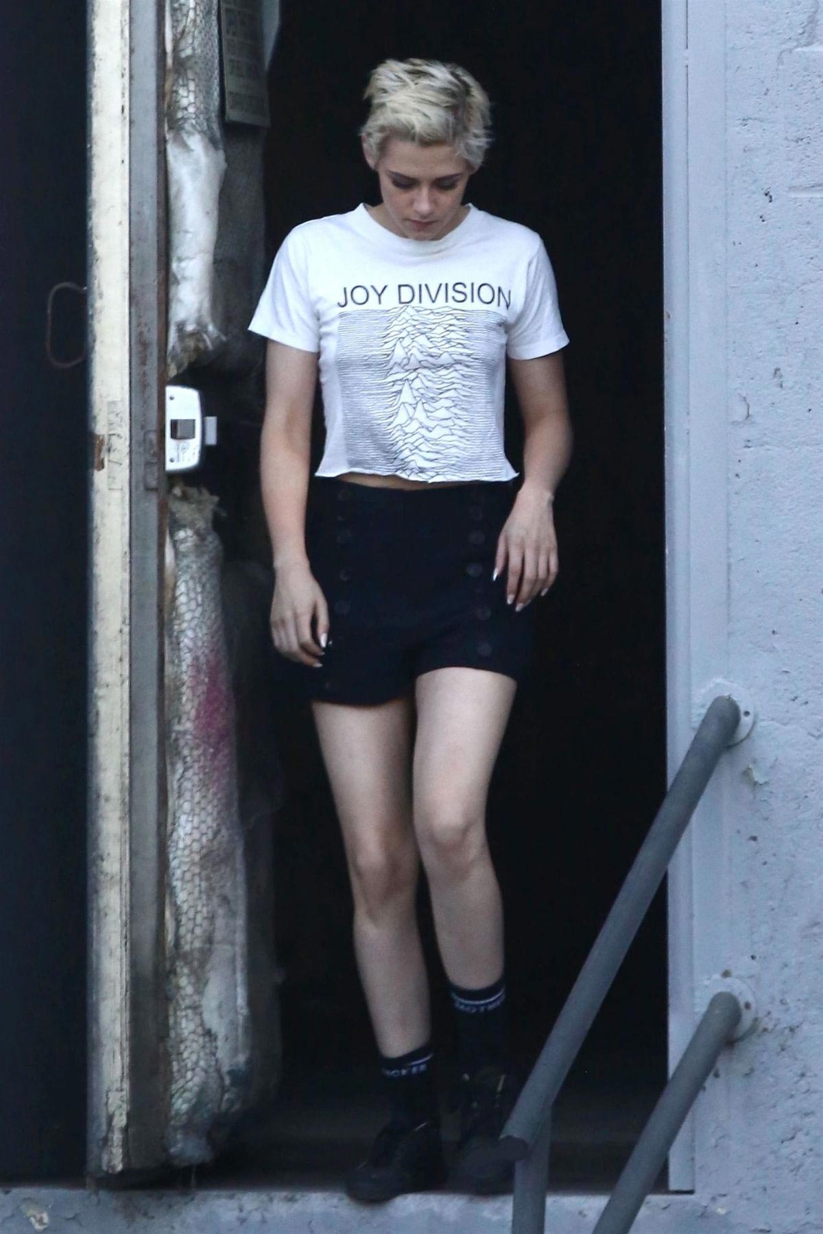 American Actress Kristen Stewart on the Set of Against All Enemies in Hollywood 2018/08/01