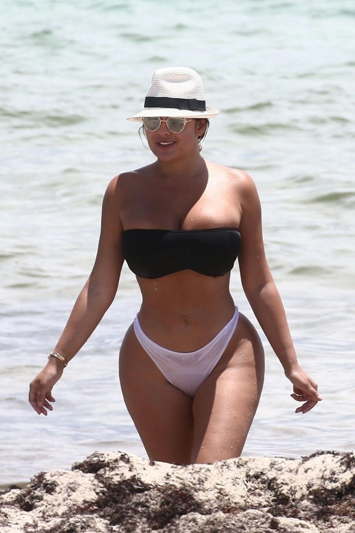 Anastasia Kvitko in Bikini at a Beach in Miami 2018/08/12