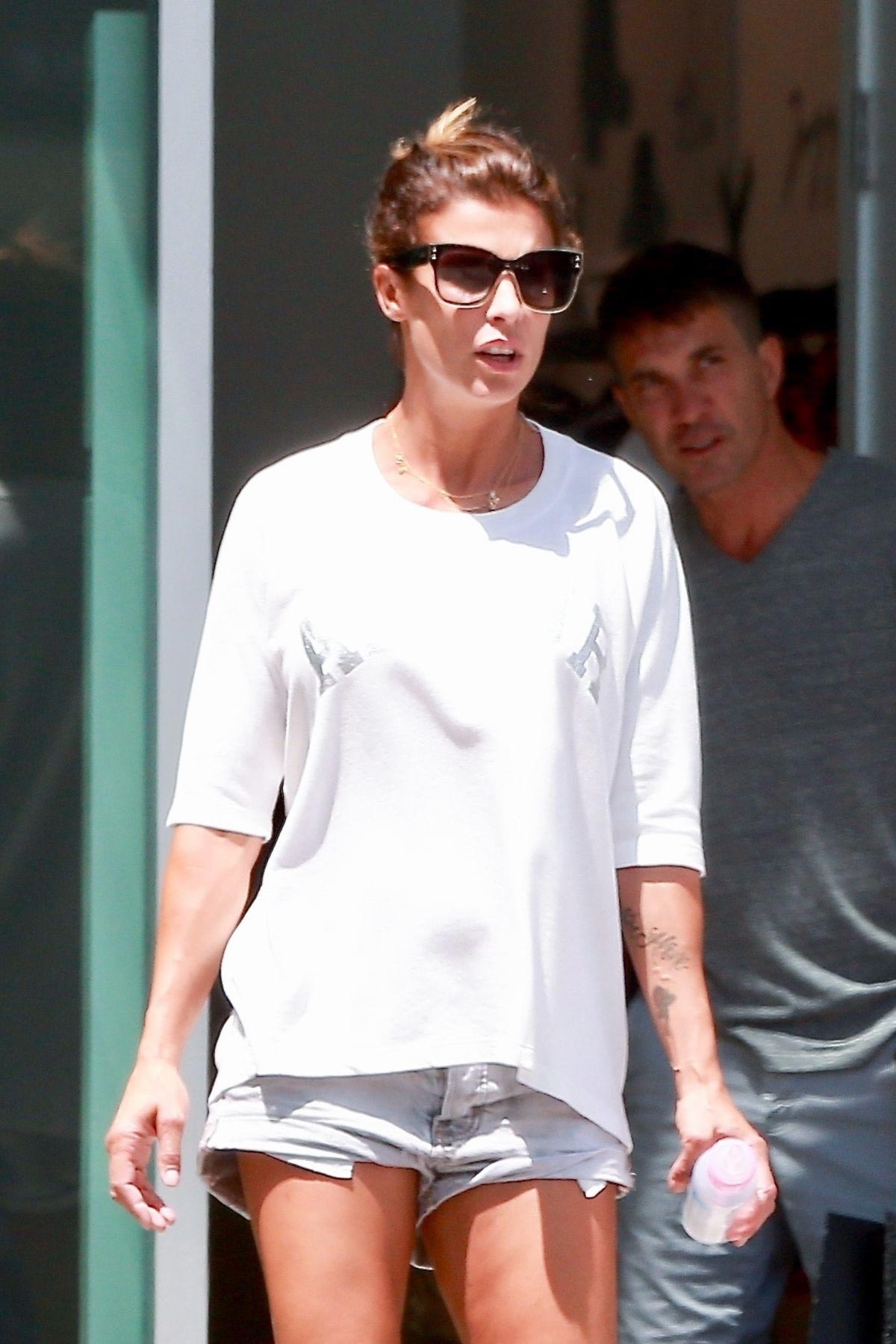 Elisabetta Canalis Out Shopping in West Hollywood 2018/08/04