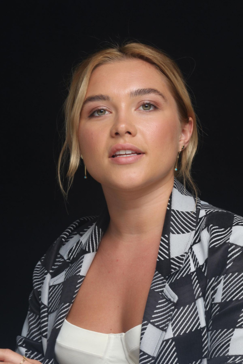 Florence Pugh at The Little Drummer Girl Press Conference in Los Angeles 2018/08/01 3