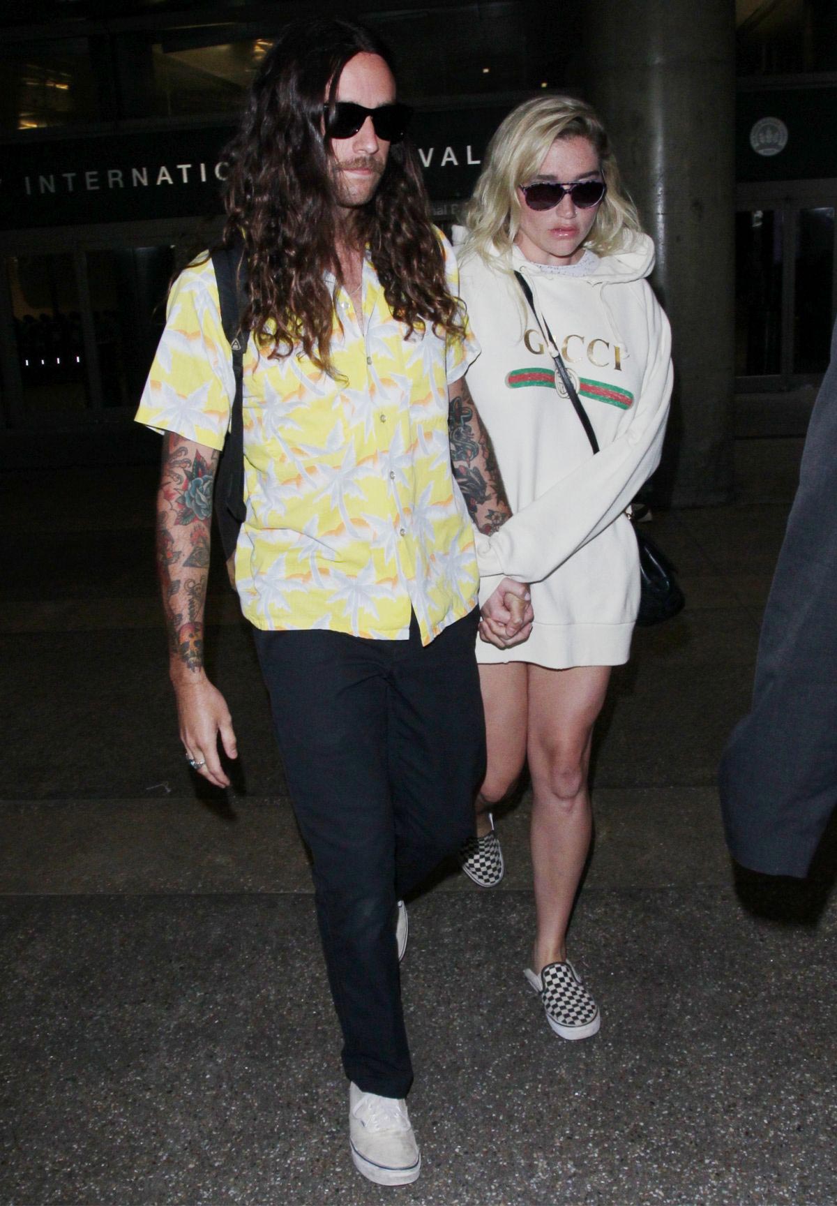 Kesha Sebert at Los Angeles International Airport 2018/08/16