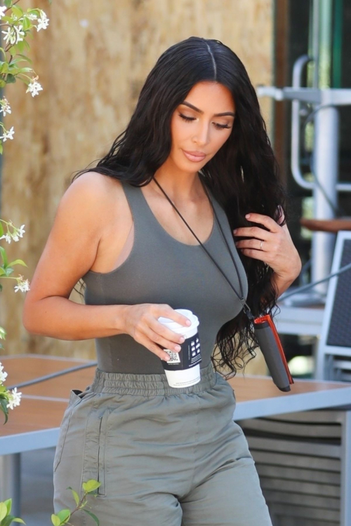 Kim Kardashian at Paint & Sip Studio in Los Angeles 2018/07/23 1