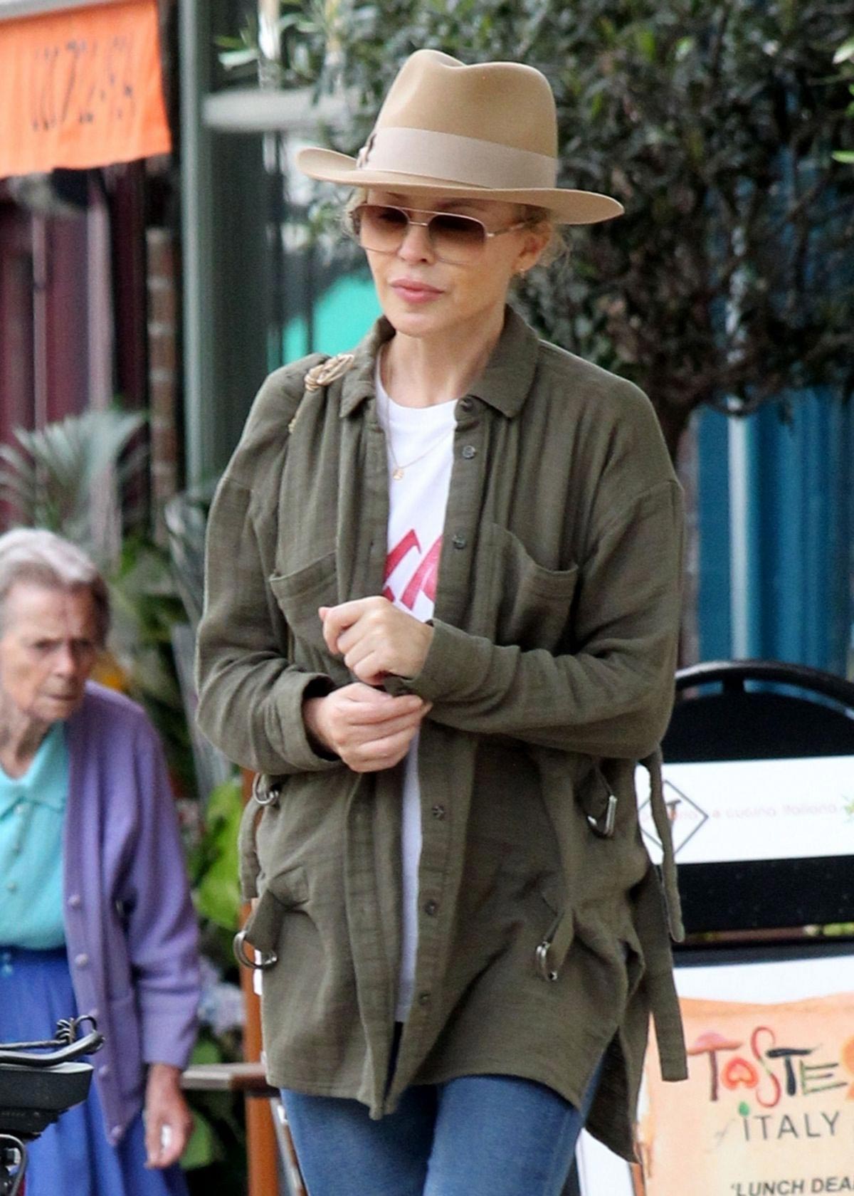 Kylie Minogue Out and About in Primrose Hill 2018/08/13