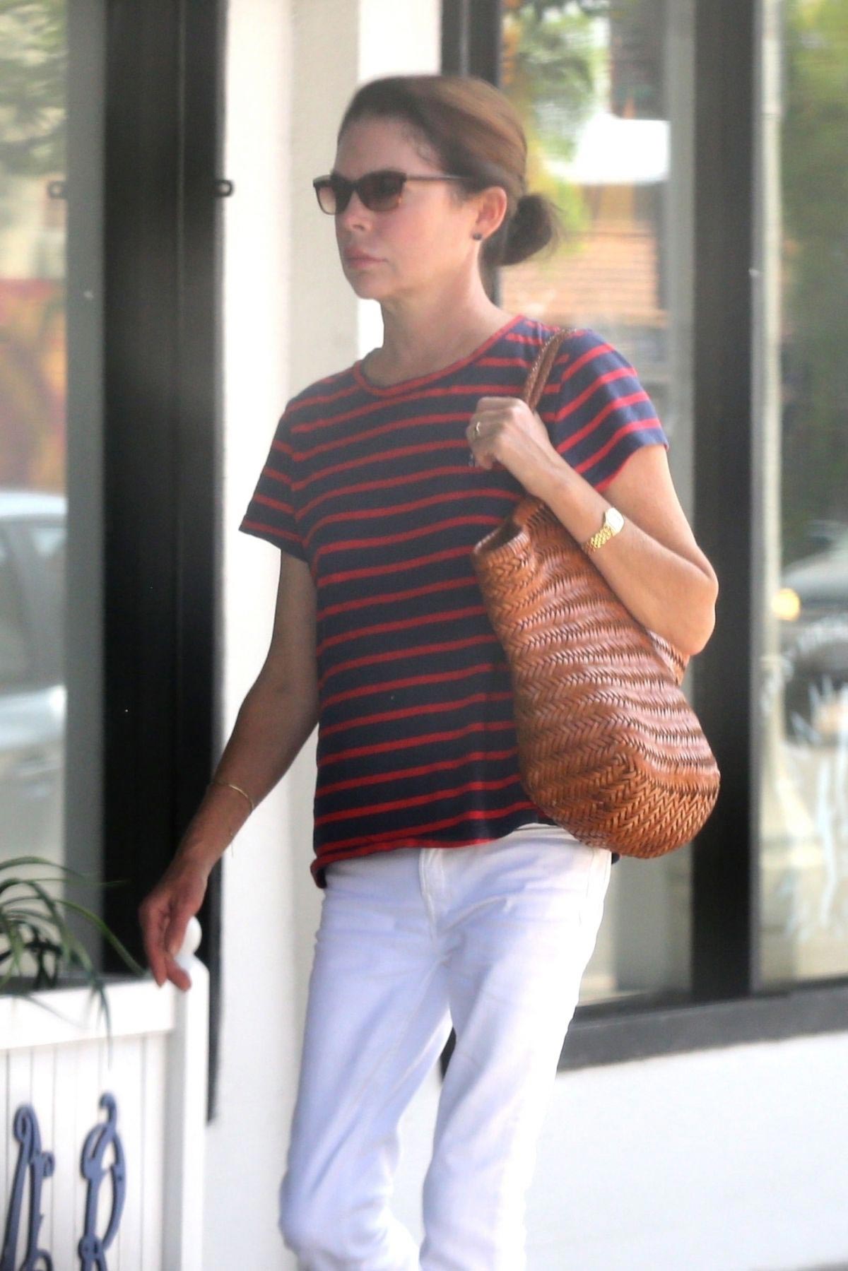 Lara Flynn Boyle Out and About in Los Angeles 2018/08/26