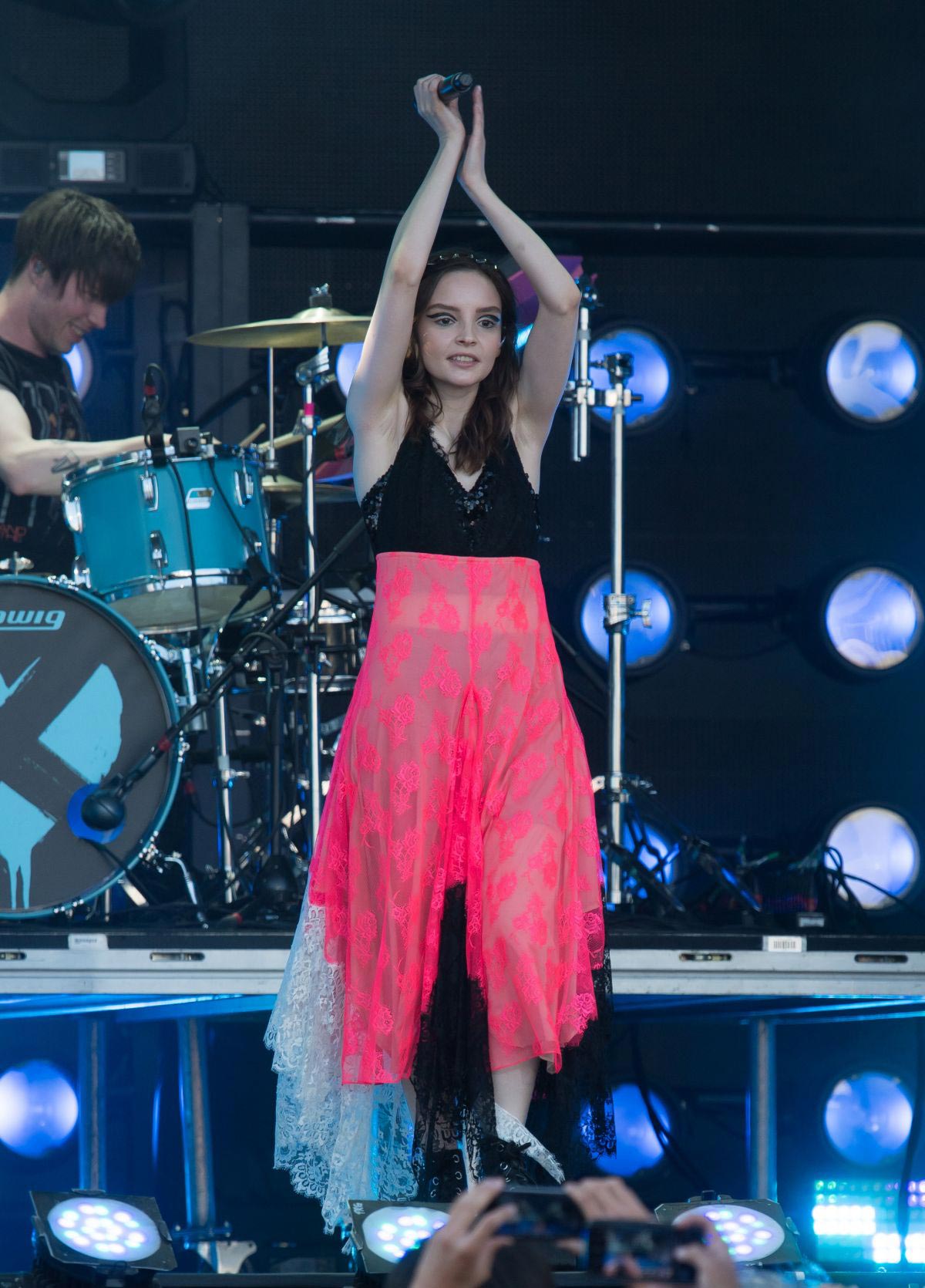 Lauren Mayberry Performs at Jimmy Kimmel Live in Los Angeles 2018/08/14
