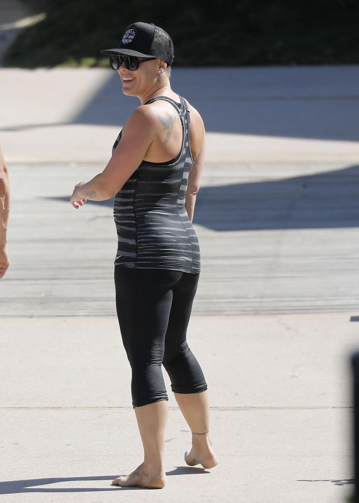 Pink Out Jogging at a Beach in Gold Coast 2018/08/16