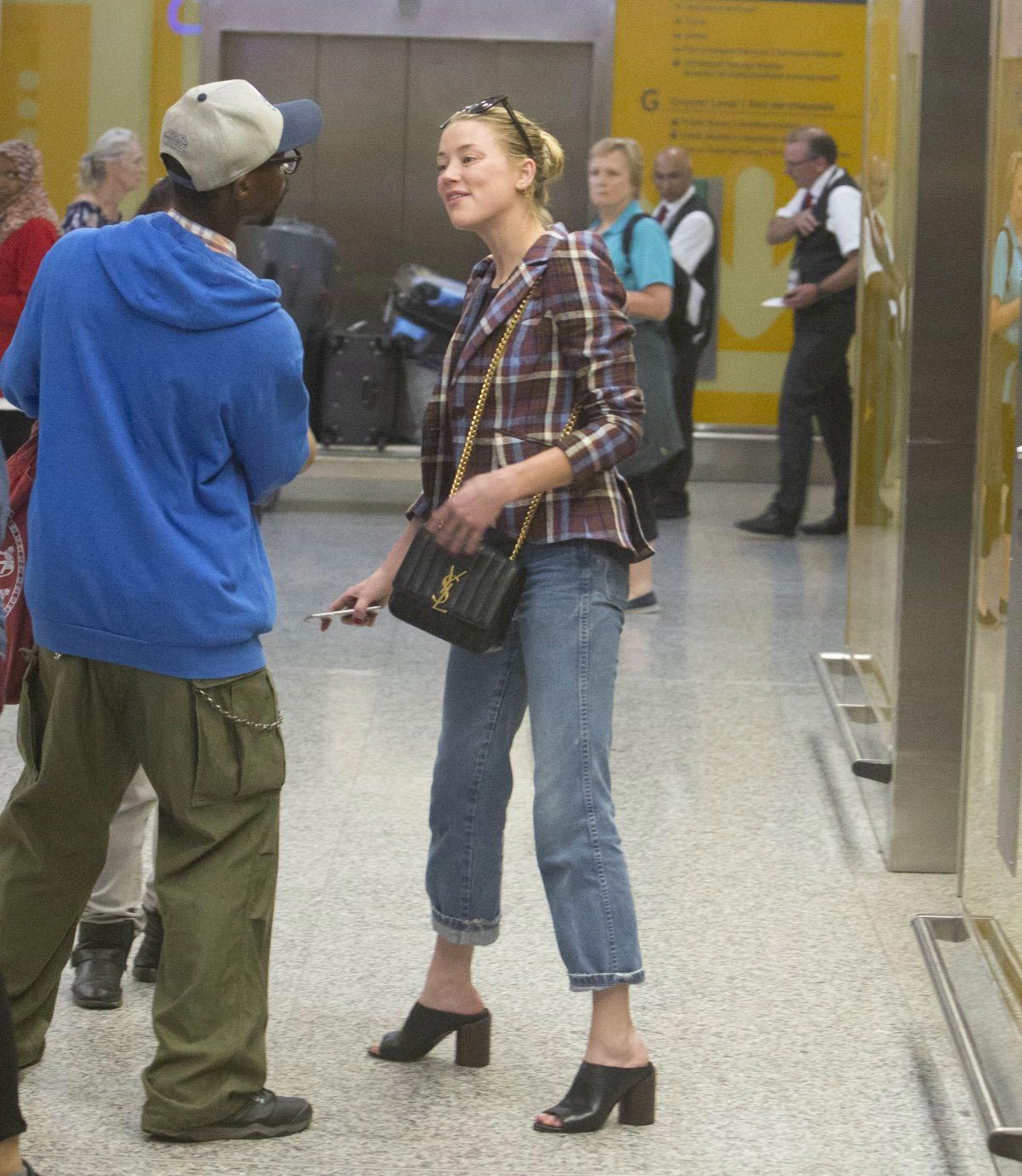 Amber Heard Arrives at Airport in Toronto 2018/09/06