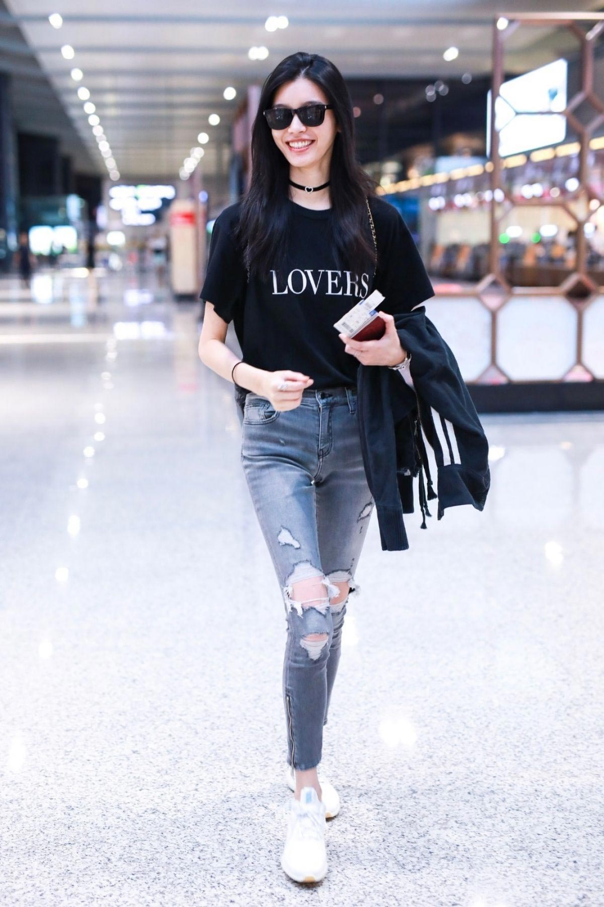 Ming Xi at Airport in Shanghai 2018/08/27