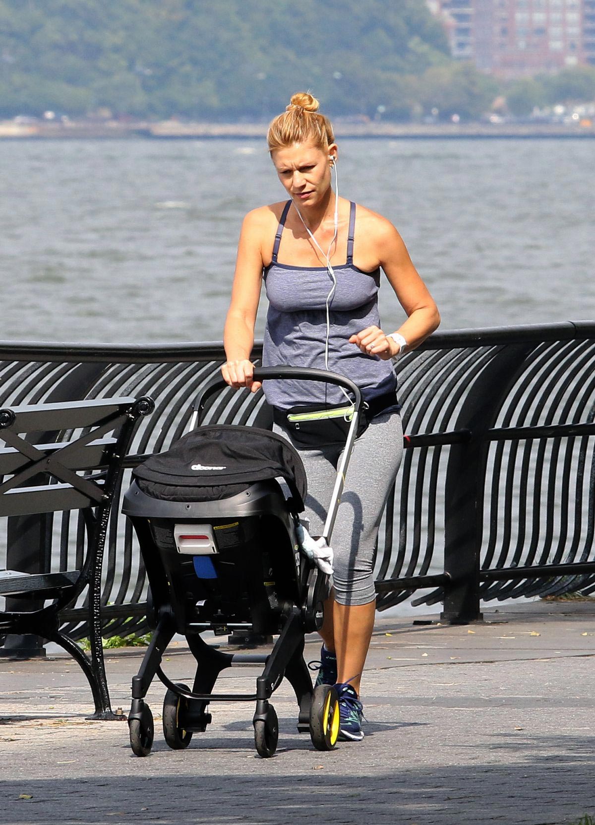 Claire Danes Out at Hudson River Park in New York 2018/10/04
