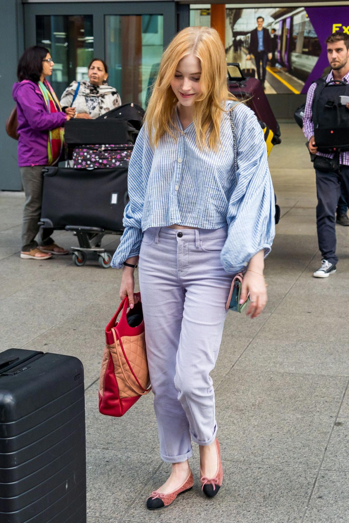 Ellie Bamber at Heathrow Airport in London 2018/10/17