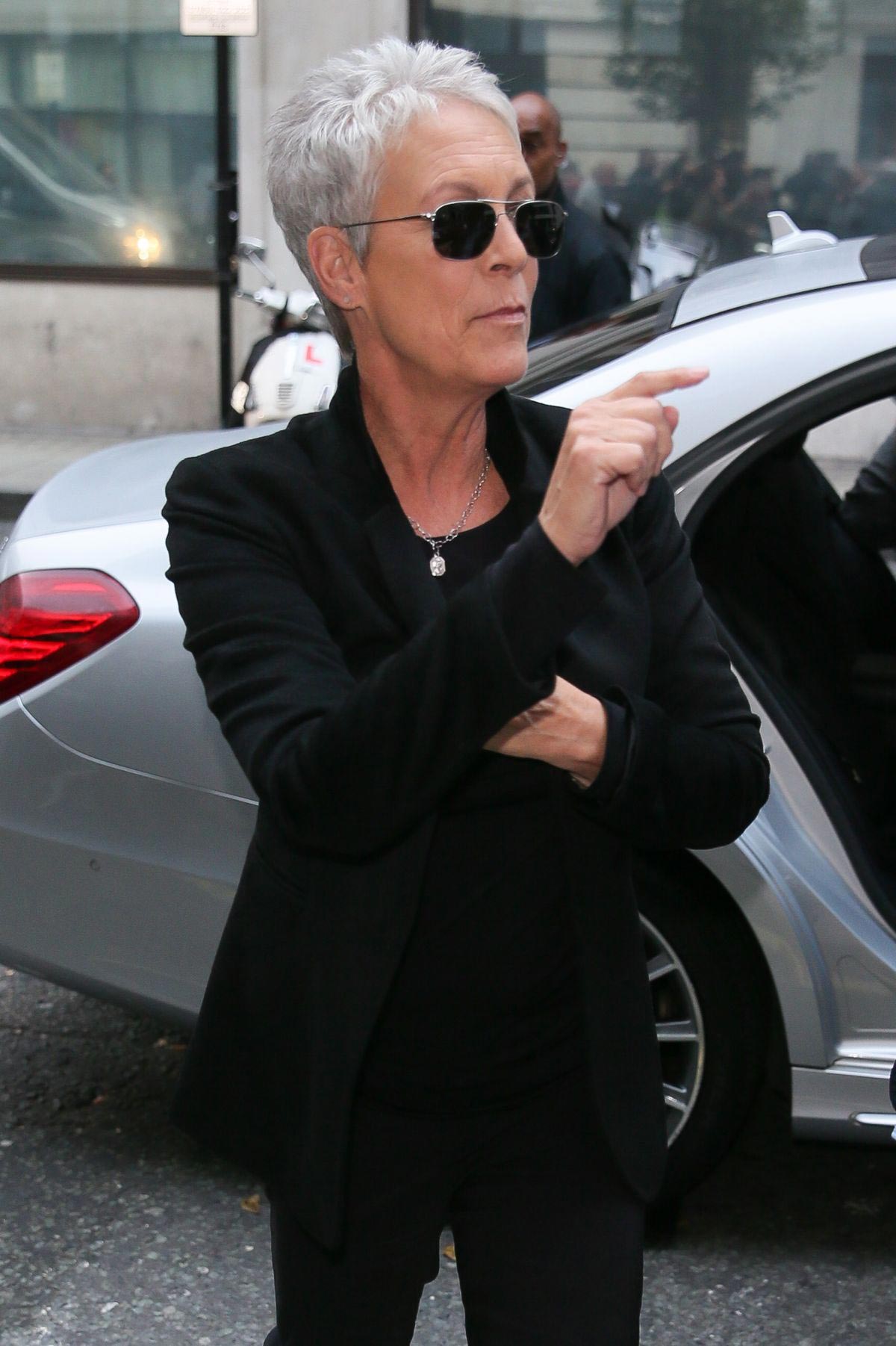 Jamie Lee Curtis Arrives at BBC Radio in London 2018/10/05