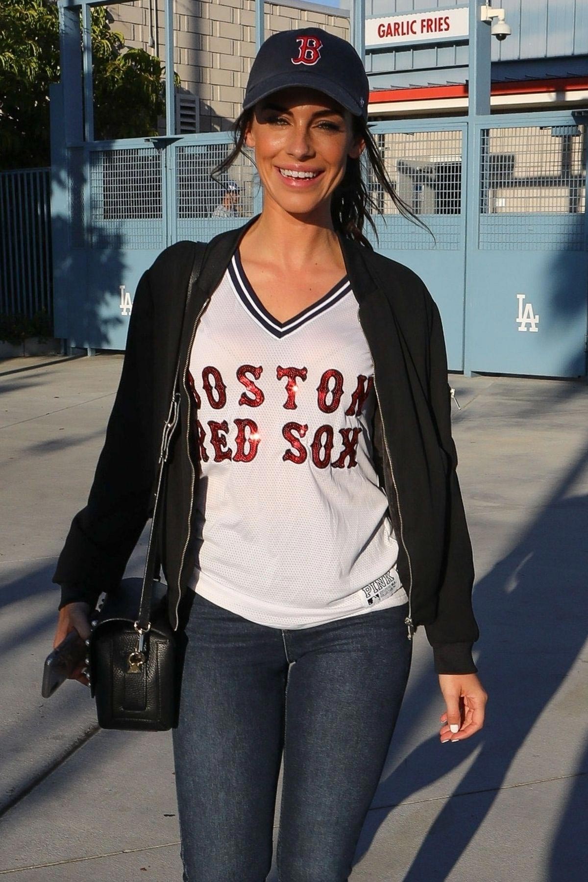 Jessica Lowndes Arrives at Dodger Stadium in Los Angeles 2018/10/26
