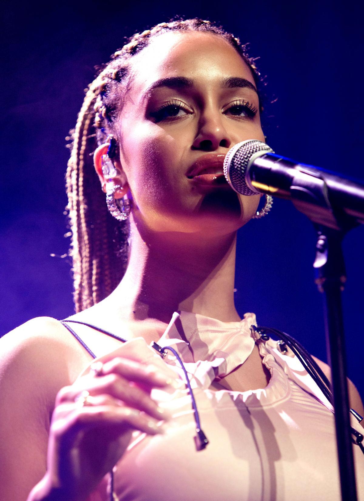 Jorja Smith Performs at O2 Academy in Birmingham 2018/10/13